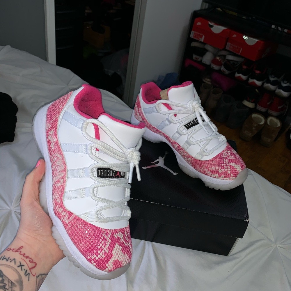 Women’s retro Jordan 11 pink snake skin size 7